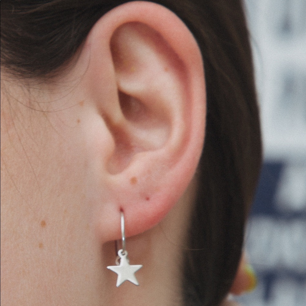 silver star charm earrings!!